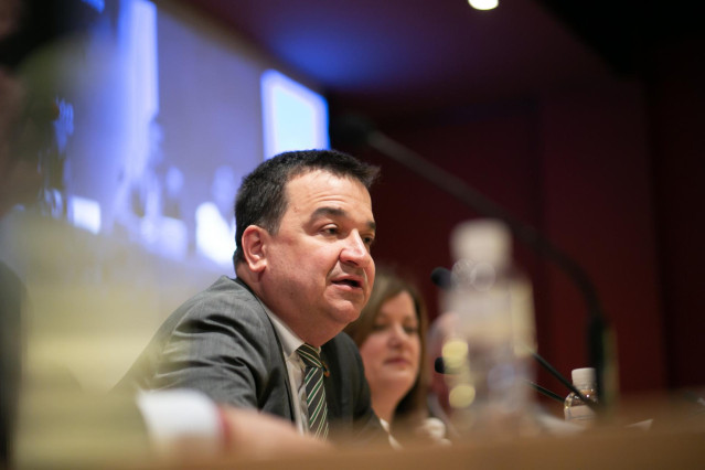 El consejero de Agricultura, Agua y Desarrollo Rural, Francisco Martínez Arroyo, en una jornada de la REDR.