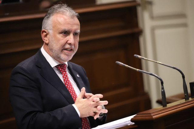 El presidente de Canarias, Ángel Víctor Torres, comparece en el Parlamento de Canarias