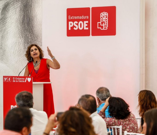 Archivo - La vicesecretaria general del PSOE y ministra de Hacienda y Función Pública, María Jesús Montero, en un acto público en Mérida