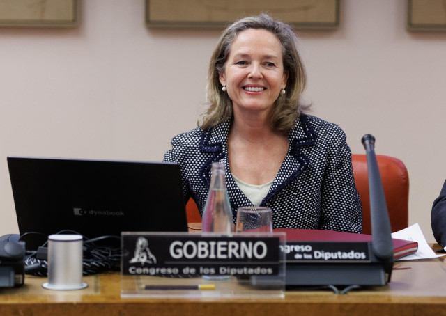 La vicepresidenta primera del Gobierno y ministra de Asuntos Económicos y Transformación Digital, Nadia Calviño, comparece durante una Comisión de Asuntos Económicos y Transformación Digital en el Congreso de los Diputados, a 23 de marzo de 2023, en Madri