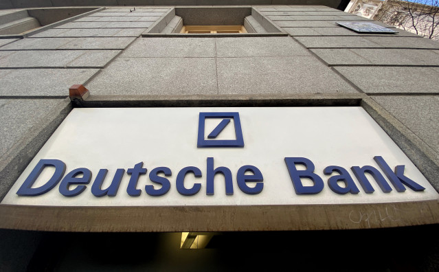 Archivo - Cartel de Deutsche Bank en una sucursal de Madrid, España, a 7 de febrero de 2020.