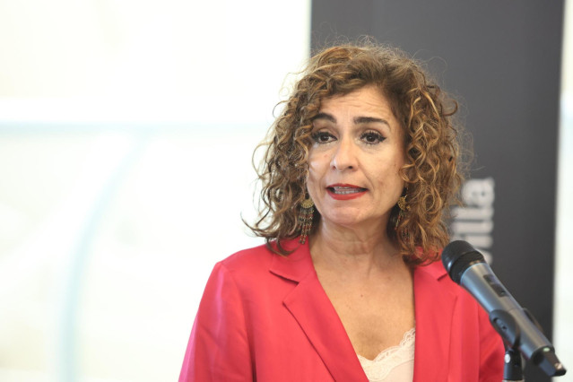 La ministra de Hacienda y Función Pública, María Jesús Montero, este viernes en declaraciones a Sevilla.