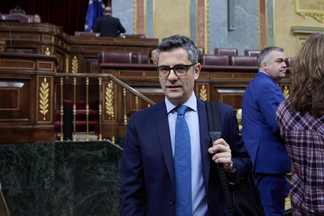 El ministro de Presidencia, Relaciones con las Cortes y Memoria Democrática, Félix Bolaños, a su llegada a una sesión plenaria en el Congreso de los Diputados, a 15 de marzo de 2023, en Madrid (España).
