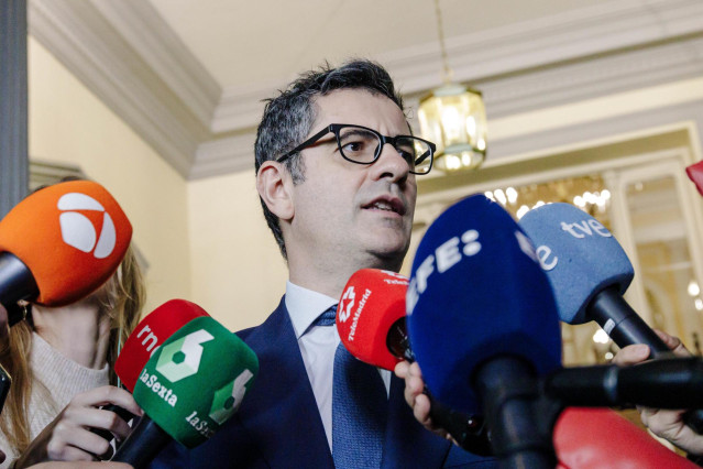 El ministro de la Presidencia, Relaciones con las Cortes y Memoria Democrática, Félix Bolaños, atiende a medios a su llegada a una visita institucional al Consejo de Estado, a 10 de marzo de 2023, en Madrid (España).