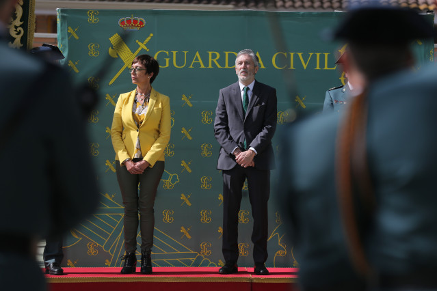 Archivo - El ministro del Interior, Fernando Grande-Marlaska, y la exdirectora general de la Guardia Civil, María Gámez