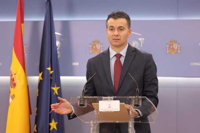 Archivo - El diputado por Tenerife y portavoz del PSOE en el Congreso, Héctor Gómez Hernández, en una rueda de prensa anterior a una Junta de Portavoces en el Congreso de los Diputados, a 21 de septiembre, en Madrid (España).
