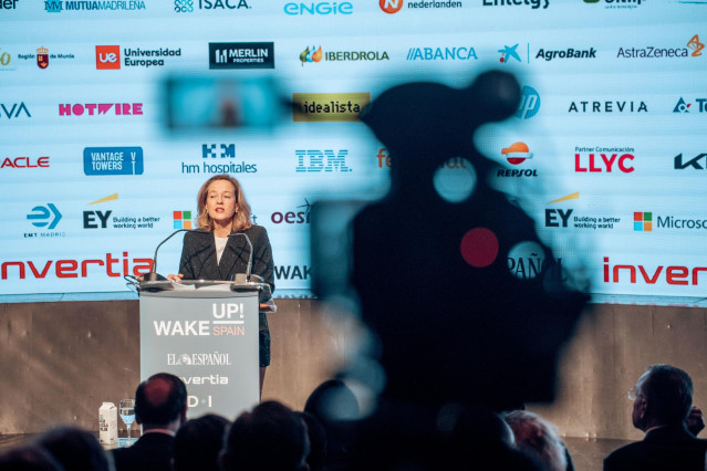 La vicepresidenta primera del Gobierno y ministra de Asuntos Económicos y Transformación Digital, Nadia Calviño, inaugura la tercera edición del foro 'Wake Up, Spain!', en Casa de América, a 27 de marzo de 2023, en Madrid (España). Durante los cinco días