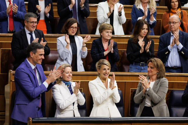 (I-D) El presidente del Gobierno, Pedro Sánchez; la vicepresidenta primera y ministra de Asuntos Económicos y Transformación Digital, Nadia Calviño; la vicepresidenta segunda y ministra de Trabajo y Economía Social, Yolanda Díaz y la vicepresidenta tercer