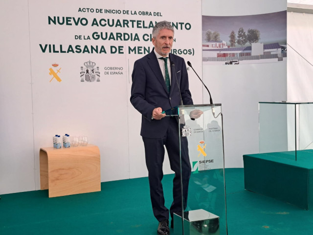 El ministro del Interior, Fernando Grande-Marlaska, presenta las obras del nuevo puesto de la Guardia Civil en Villasana de Mena (Burgos).