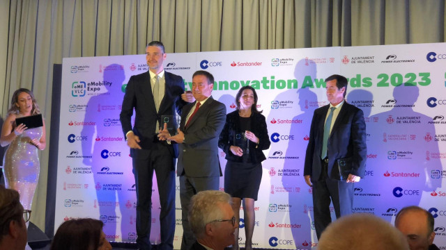 El director de CESVIMAP, José Maria Cancer, recoge el premio