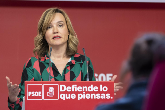 La ministra de Educación y Formación Profesional y portavoz del PSOE, Pilar Alergía, en una rueda de prensa en la sede del partido en Ferraz.