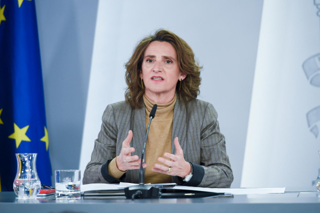 La vicepresidenta tercera del Gobierno de España y ministra para la Transición Ecológica y el Reto Demográfico, Teresa Ribera, interviene durante una rueda de prensa posterior al Consejo de Ministros, en el Palacio de La Moncloa, a 28 de febrero de 2023,
