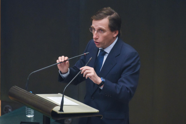 Archivo - El alcalde de Madrid, José Luis Martínez-Almeida, interviene durante una sesión ordinaria del Pleno Municipal del Ayuntamiento de Madrid, en el Palacio de Cibeles