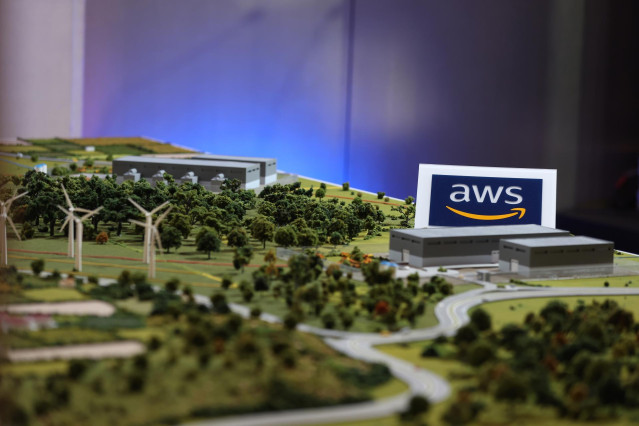 Archivo - Una maqueta de Amazon Web Services (AWS) en el acto de inauguración del encuentro empresarial 'La innovación en la nube como oportunidad para España'.