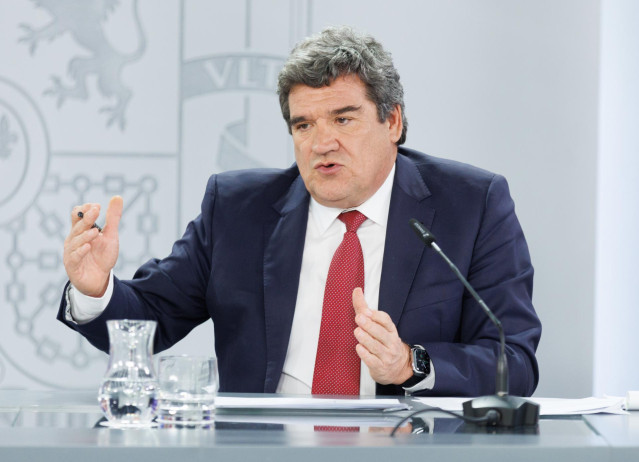 El ministro de Inclusión, Seguridad Social y Migraciones, José Luis Escrivá, durante una rueda de prensa posterior a la reunión del Consejo de Ministros, en el Palacio de la Moncloa, a 28 de marzo de 2023, en Madrid (España).