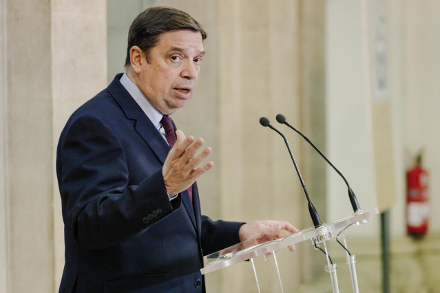 Archivo - El ministro de Agricultura, Pesca y Alimentación, Luis Planas,