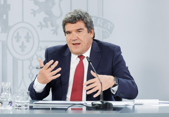 El ministro de Inclusión, Seguridad Social y Migraciones, José Luis Escrivá, durante una rueda de prensa posterior a la reunión del Consejo de Ministros, en el Palacio de la Moncloa, a 28 de marzo de 2023, en Madrid (España).