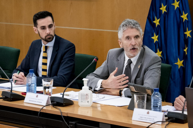 Archivo - El secretario de Estado de Seguridad, Rafael Pérez (i)  y el ministro del Interior, Fernando Grande-Marlaska (d), durante una reunión en la sede del Ministerio