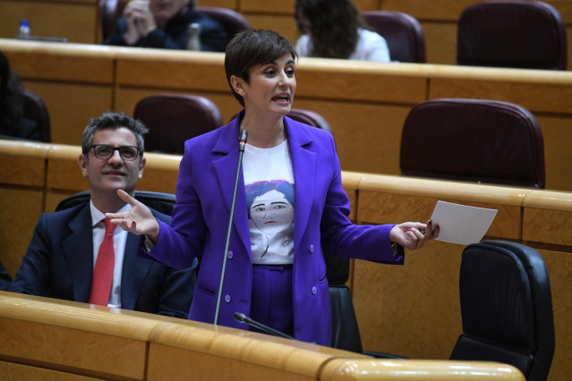 La ministra de Política Territorial y portavoz del gobierno, Isabel Rodríguez, interviene durante una sesión de control al Gobierno en el Senado, a 7 de marzo de 2023, en Madrid (España). Durante el pleno, el Partido Popular ha presentado una moción por l