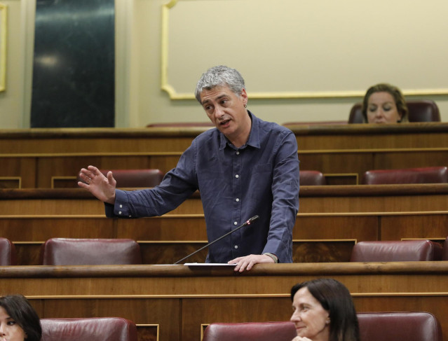 Archivo - El diputado de EH Bildu, Oskar Matute