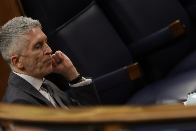 El ministro de Interior, Fernando Grande-Marlaska, durante una sesión plenaria, en el Congreso de los Diputados, a 29 de marzo de 2023, en Madrid (España).
