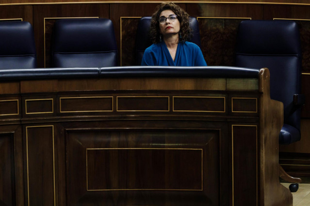 Archivo - La ministra de Hacienda y Función Pública, María Jesús Montero, durante una sesión plenaria en el Congreso de los Diputados, a 14 de febrero de 2023, en Madrid (España). El Pleno del Congreso debate y vota hoy una proposición de ley impulsada po