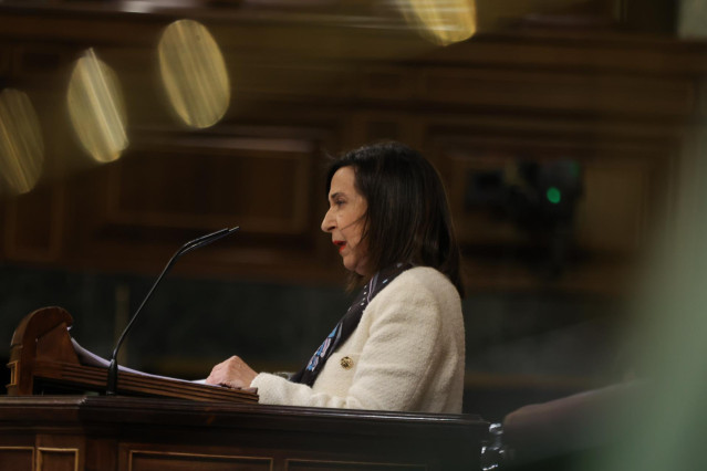 La ministra de Defensa, Margarita Robles, interviene durante una sesión plenaria, en el Congreso de los Diputados, a 29 de marzo de 2023, en Madrid (España).