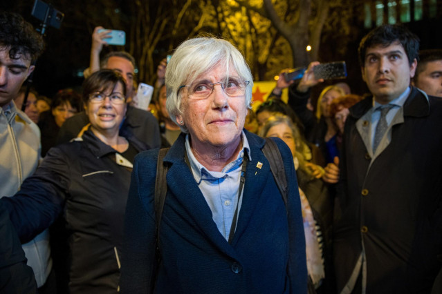 La exconsellera de Educación de la Generalitat Clara Ponsatí sale en libertad provisional de la Ciutat de la Justícia, a 28 de marzo de 2023, en Barcelona, Cataluña (España).  La exconsellera Clara Ponsatí ha salido en libertad provisional tras pasar a di