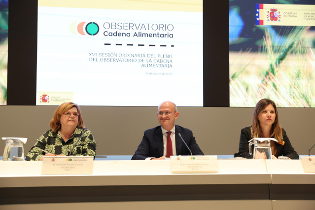 La subdirectora general de promoción de Alimentos de España, Purificación González; director general de la Industria Alimentaria, José Miguel Herrero, y subdirectora General de Regulación del Comercio Interior en Ministerio de Comercio, Marta Cabrera