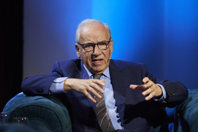 Archivo - El exvicepresidente del Gobierno, Alfonso Guerra, durante la primera edición del ciclo 