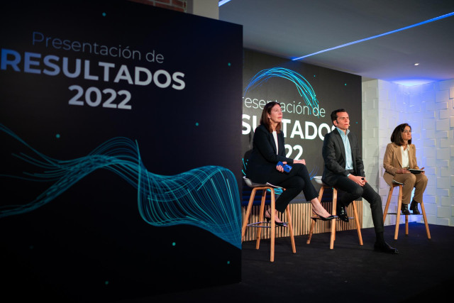 (I-D) La directora de Comunicación de Sanitas, Yolanda Erburu; el consejero delegado y CEO de Sanitas y Bupa Europe & LatinAmerica, Iñaki Peralta; y la directora Financiera de Sanitas, Pilar Villaescusa; en la presentación de los resultados de la compañía