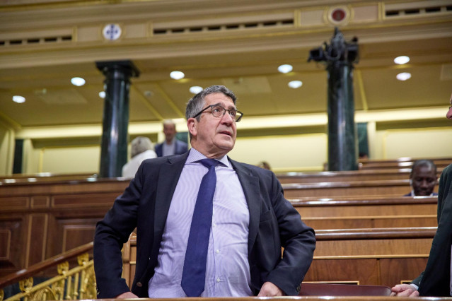 El portavoz del PSOE en el Congreso Patxi López, durante una sesión plenaria, en el Congreso de los Diputados, a 29 de marzo de 2023, en Madrid (España).