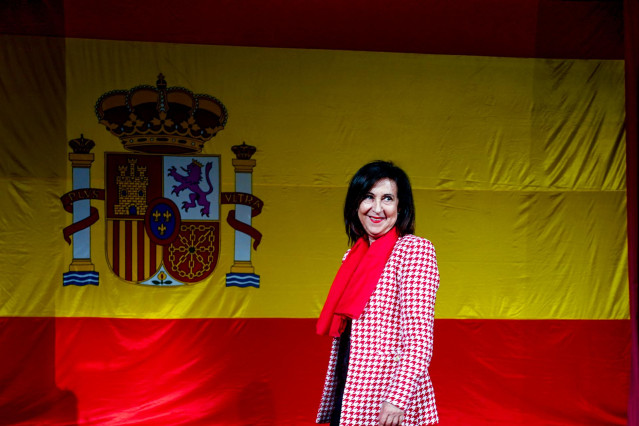 La ministra de Defensa, Margarita Robles,  en el acto de  homenaje a los galardonados con el Premio Sabino Fernández Campo, que este año distingue al Despliegue en el Este de Europa y al Buque Escuela Juan Sebastián Elcano, a 27 de marzo del 2023 en Sevil
