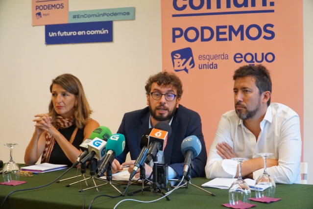 Archivo - José Manuel Sande en un acto con la ministra Yolanda Díaz y el diputado Antón Gómez Reino