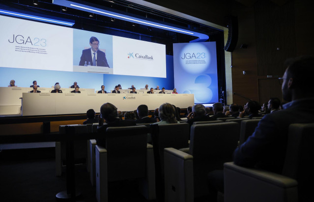 El presidente de Caixabank, José Ignacio Goirigolzarri, interviene durante una Junta General Ordinaria de Accionistas de Caixabank, en el Palacio de Congresos de Valencia, a 31 de marzo de 2023, en Valencia, Comunidad Valenciana (España). Durante la junta