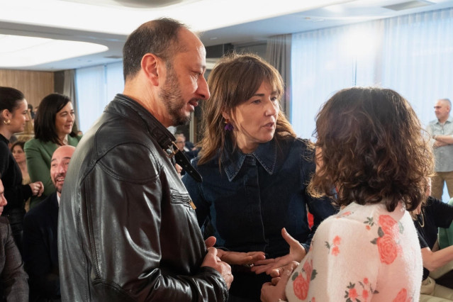 El Secretario de Política Municipal del PSOE y vicepresidente primero del Congreso, Alfonso Rodríguez Gómez de Celisl y la secretaria de Política Institucional del PSE-EE, Begoña Gil