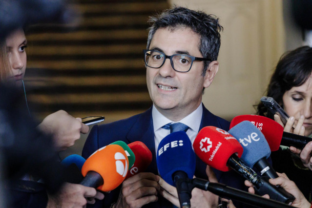 El ministro de la Presidencia, Relaciones con las Cortes y Memoria Democrática, Félix Bolaños, atiende a medios a su llegada a una visita institucional al Consejo de Estado, a 10 de marzo de 2023, en Madrid (España).