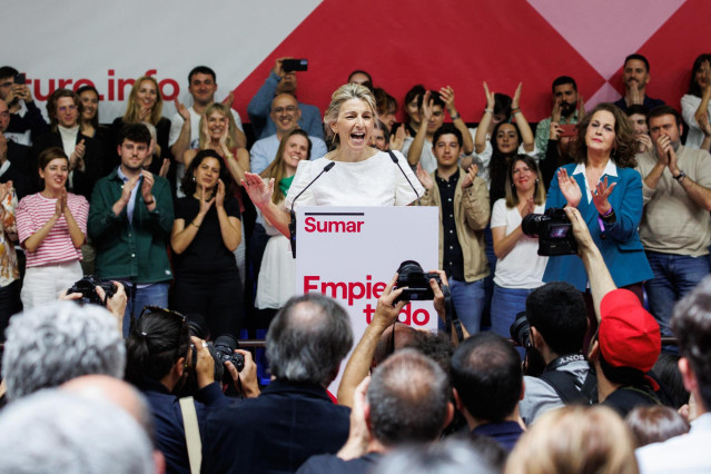 La vicepresidenta segunda y ministra de Trabajo y Economía Social, Yolanda Díaz, interviene durante el acto 'Empieza todo' de la plataforma Sumar, en el que Díaz presenta su candidatura para la presidencia del Gobierno en las próximas elecciones generales