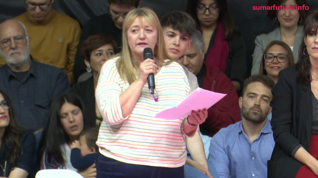 La propietaria de la tienda de alimentación del barrio de Benimaclet de València, Ultramarinos Javi, Maite Navarro, durante el acto de presentación del proyecto político de Sumar