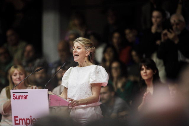 La vicepresidenta segunda, Yolanda Díaz, interviene en el acto de Sumar de presentación de su candidatura para la presidencia del Gobierno en las elecciones generales, en el polideportivo Antonio Magariños, a 2 de abril de 2023, en Madrid, (España).