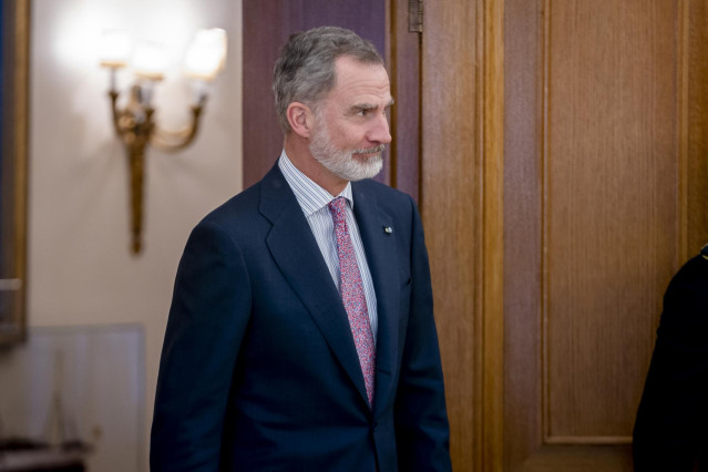 Archivo - El Rey Felipe VI a su llegada para recibir en audiencia al Comandante del Mando Supremo Aliado en Europa (SACEUR) en el Palacio de la Zarzuela, a 1 de marzo de 2023, en Madrid (España). Christopher G. Cavoli es general del Ejército de los Estado