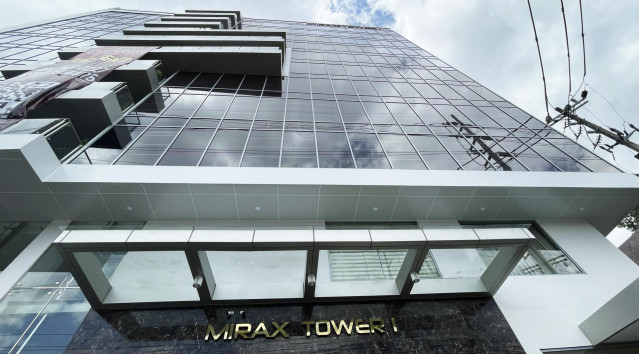 Fachada de Torre Mirax 1 en Filipinas realizada por Onix Solar
