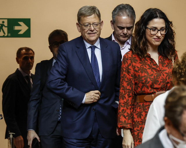 Archivo - (I-D) El presidente de la Generalitat Valenciana, Ximo Puig; el vicepresidente segundo del Consell y conseller de Vivienda y Arquitectura Bioclimática, Héctor Illueca y la vicepresidenta y portavoz del Gobierno valenciano y miembro de Compromís,