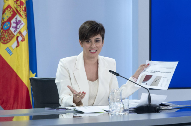 La ministra de Política Territorial y portavoz del Gobierno, Isabel Rodríguez, durante una rueda de prensa tras el Consejo de Ministros, en el Palacio de La Moncloa, a 4 de abril de 2023, en Madrid (España).