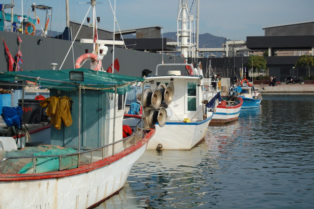 Archivo - Barcos pesqueros