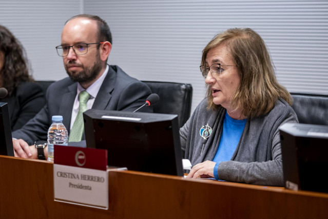 El director de la División de Análisis Presupuestario de AIReF, Ignacio Fernández-Huertas, y  la presidenta de AIReF, Cristina Herrero.