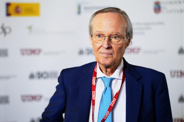 Archivo - El presidente de FIE y exministro de Asuntos Exteriores, Josep Piqué, comparece en el photocall del Palacio de la Magdalena, donde participa en un encuentro en la UIMP, a 13 de julio de 2022, en Madrid (España).