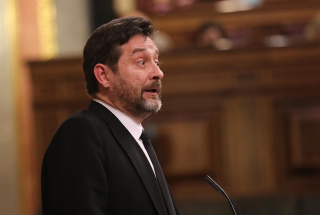 Archivo - El diputado de Unidas Podemos Rafael Mayoral en una sesión plenaria en el Congreso de los Diputados