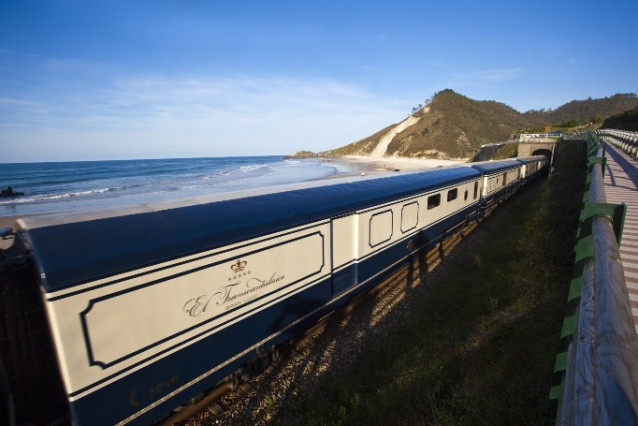 El tren turístico Transcantábrico cumple 40 años con más de 1.500 viajes y 60.500 viajeros.