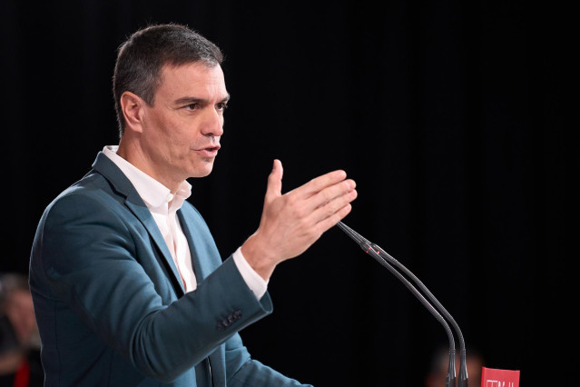 El presidente del Gobierno, Pedro Sánchez, interviene durante un acto de partido, en el Palacio de Congresos, a 3 de abril de 2023, en Albacete, Castilla-La Mancha (España).